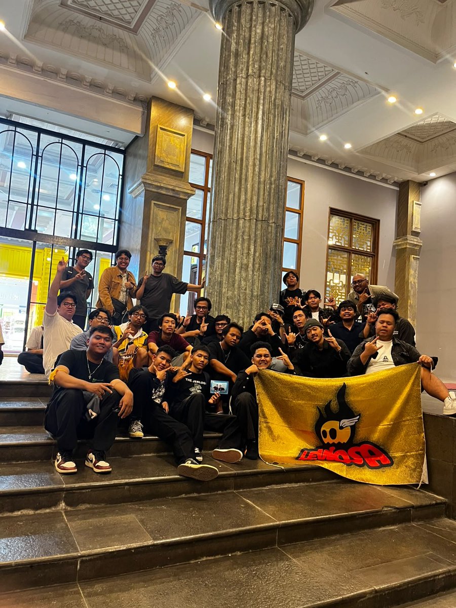Le_ViosaOFC's tweet photo. Beres juga akhirnya seluruh rangkaian acara kita di Jogja! 🥳📸

​Gimana guys kesan-pesan kalian nyobain serunya Teater Sementara 2026 plus ngobrol langsung di Meet &amp; Greet tadi? Capek tapi seru banget kan!

Next kita lanjutkan di Surabaya, see u guys! https://t.co/eg3ZgZCLbD