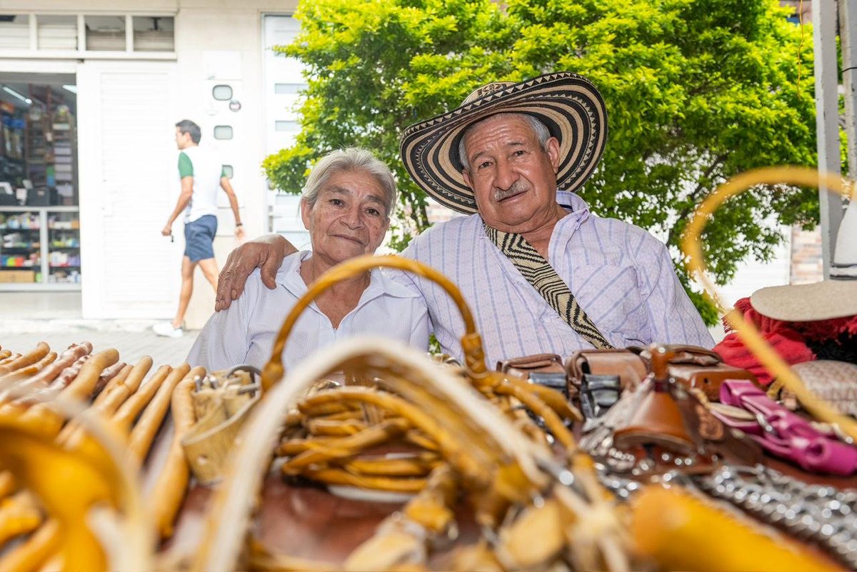 RevistaElPanor1's tweet photo. #Región📰Gran vitrina de fortalecimiento comercial. Más de 300 empresarios y Emprendedores. Con asistencia masiva de público, avanza con éxito #ExpoSuárez2026 en #Barbosa. Con el respaldo de la @GobdeSantander @GralJuvenalDiaz  el evento se cumplirá hasta el 28 de junio✅ https://t.co/IZAperlvlp