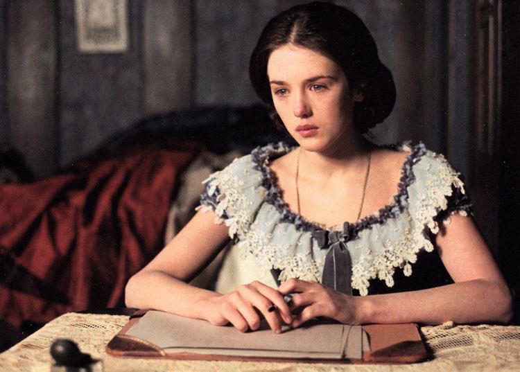 poetcinematic's tweet photo. happy birthday to isabelle adjani, the queen of delivering a disturbing yet unforgettable performance 🖤 https://t.co/TOr1sLhq22