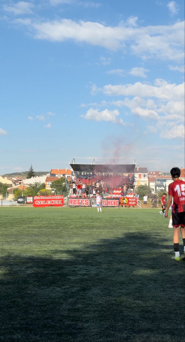 UniNefer's tweet photo. SENSİN TEK GERÇEĞİM

Eskişehirspor U-13 takımımızı sezonun final maçında yalnız bırakmadık. Yaş, kategori fark etmeksizin armamızın yanında olmaya devam edeceğiz. https://t.co/XKkoxQgvQc