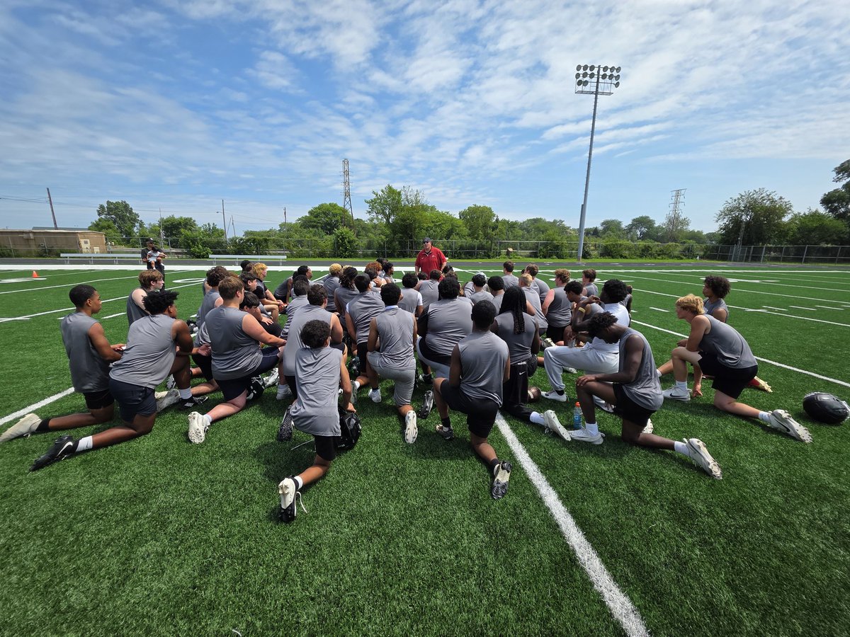 CCSJFootball's tweet photo. That's a wrap! What an amazing first annual Prospect Camp turnout! Great representation from the region and know that we have some dudes that are ready to compete!! #MakeWaves #ComeGrowWithUs #WinTheDay #EarnYourOffer #ReppinThe219 https://t.co/SAf0jCngXn