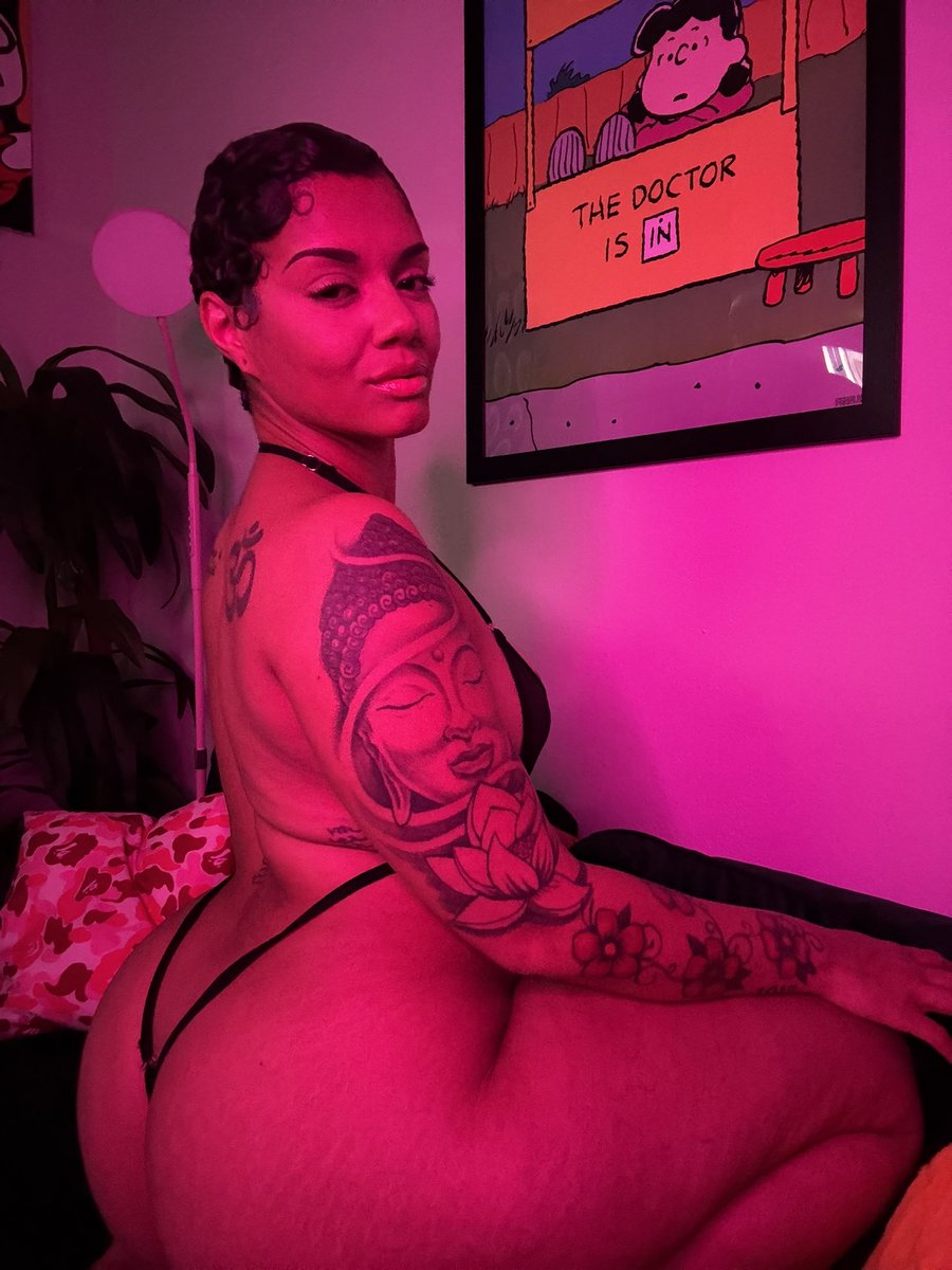 Theonlysafarii1's tweet photo. What’s your favorite color? 
Mine is pink 🩷 https://t.co/83QvuramfR