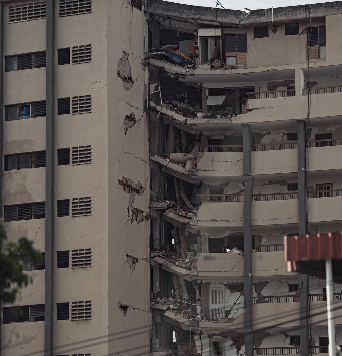 khiawings's tweet photo. Venezuela has recently been hit with earthquakes, leading to thousands of deaths, injuries, and missing people. I have somewhat of a platform which I hope I can use to spread awareness and help the people suffering.

Please help by donating to the fund
🔗: https://t.co/tO2sNcSicJ https://t.co/KQO7YapsWx
