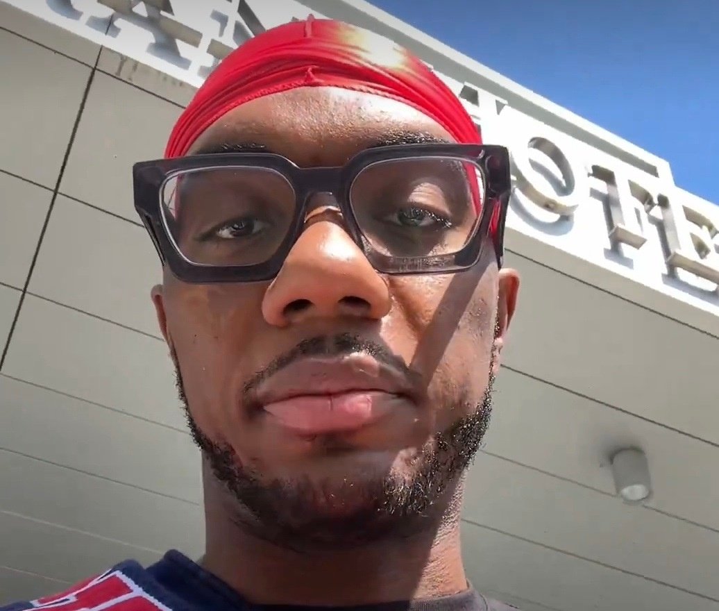 MBaskonistas's tweet photo. Hace dos años vino un chaval con pintas de Steve Urkel empanado, unas gafas que parecían el parachoques de un Hammer y un ritmo corporal lento.

Hoy se va dejando una huella imborrable en el Baskonismo coronada con un título copero.

Hasta siempre Trent, esta siempre sera tú casa https://t.co/Md3ofuCF2j