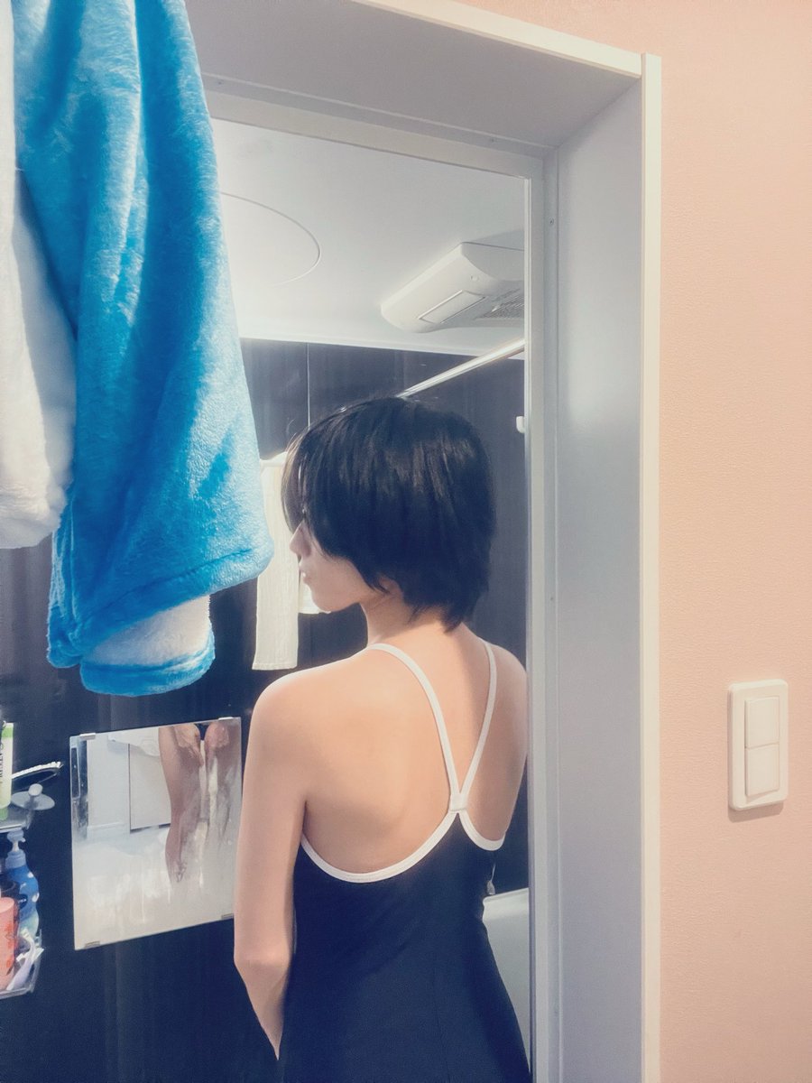 TORU_5154F's tweet photo. ボーイッシュ女子のスク水姿

.....みたいな？ https://t.co/BT0Dr4aZAm