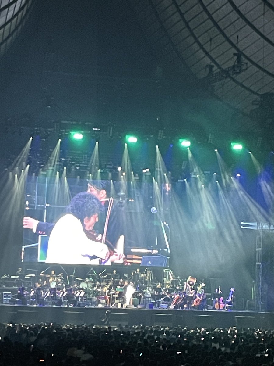 taka_dive's tweet photo. 今年の葉加瀬太郎音楽祭は、例年の屋外フェスではなく屋内でフルオーケストラ。
快適に音楽を楽しめる一方で、屋外フェスならではのシズルが無くなってしまったのはちょっと寂しい😔 https://t.co/n1zgDuSmA2