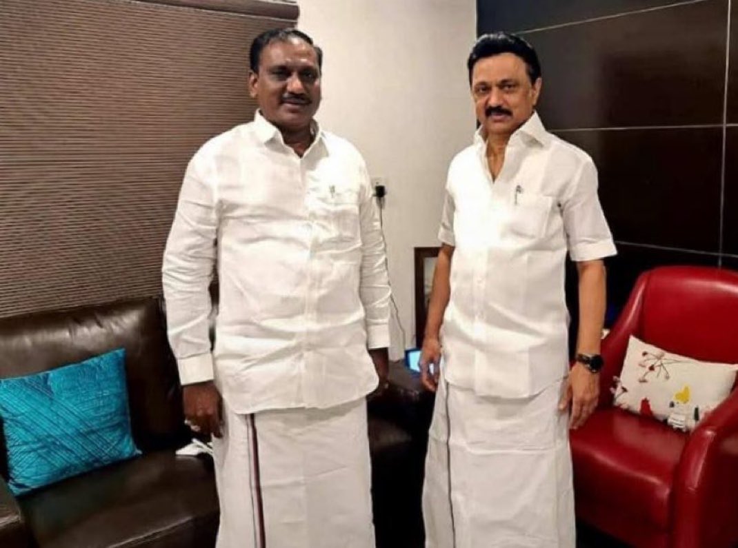 Vigilante_kjd's tweet photo. 100 கோடி ரூபாய் மோசடி புகாரில் தனியார் பள்ளி சங்க தலைவர் பி.டி.அரசகுமார் அதிரடியாக கைது 

சாதாரணமா வரலடா திமுக காரன். ஊர்தாலி அறுத்தே வந்தவன் டா 🗣️💦💦 https://t.co/7Tf4kcuwz5