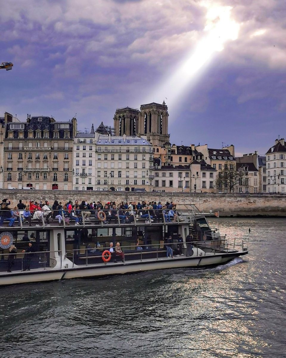 visitparisreg's tweet photo. Congratulations to our Instagrammers for the great pictures of the week!  👏
1 - Cathédrale Notre-Dame de #Paris 📸 ©dlassana
2 - Assemblée Nationale  📸 ©seth_globepainter &amp; Assemblée Nationale
3 - Pont Neuf 📸©garyphr
#visitparisregion #explorefrance https://t.co/GuPkyPkQ5X