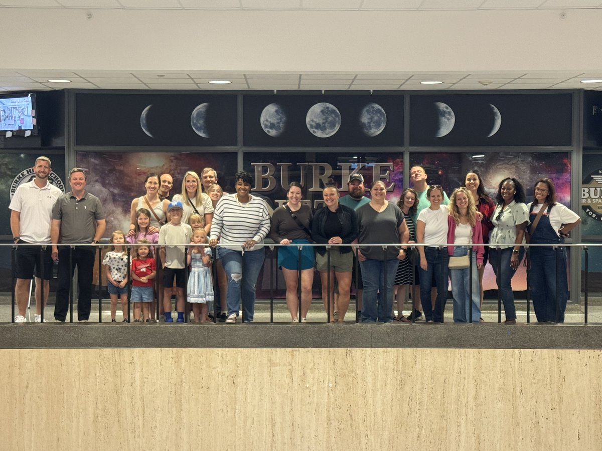 burke_high's tweet photo. 2006 started their 20th REUNION off right! Awesome school tour! Lots of laughs and memories were shared🖤💛
It's not too late to get your tickets for tonight's main reunion event at the Good Life Lounge (180th &amp; Pacific) $40 per person. 
Tix/Info: https://t.co/tjlTYTJRjX https://t.co/CgSp8aoLVZ