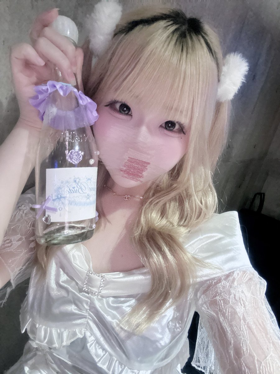 nyarn00's tweet photo. 退勤！初じゅんぶらいべ！ありがとうございました꒰ঌ(◜𖥦◝ )໒꒱久しぶりの方もいつもましてさんもはじめましてさんにもあえて楽しかった💍思ってなかったまさかの再会があって嬉しかった😭会いに来てくれてありがとう🥲🤍そしてデコデコ頑張ったシャンメリーありがとう🤩とてもはっぴーでした🤍alt https://t.co/uSYA7m8Mr2