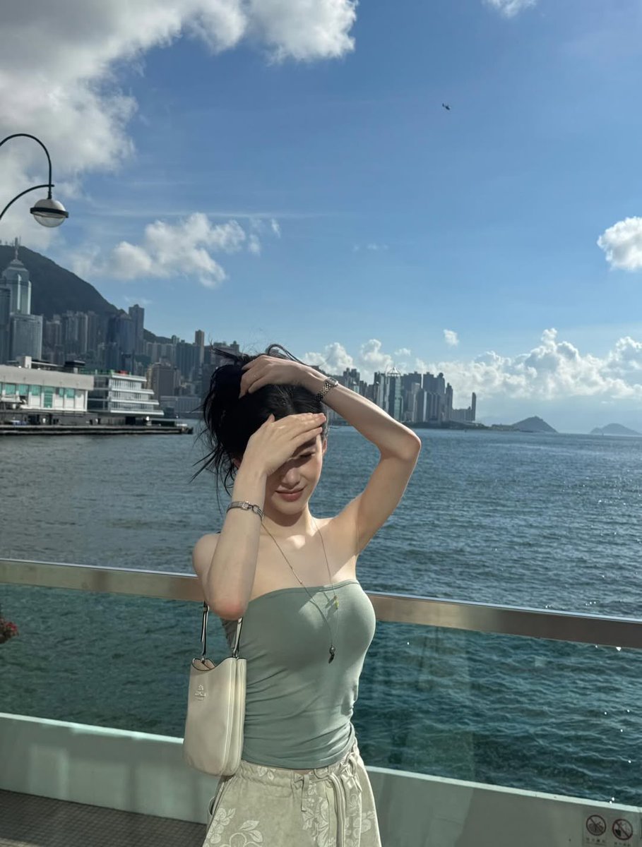 Chaeryeomng's tweet photo. Sun out here acting all jealous of my glow, trying to steal the spotlight while I’m just standing and fixing my hair like it’s a whole photoshoot. I’m the winner today, sorry not sorry Mr. Sun. https://t.co/5O9gR9P9os