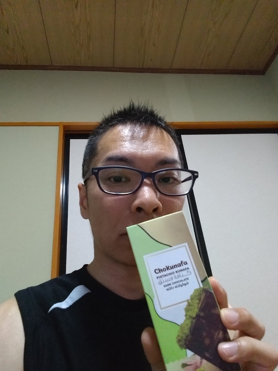 abeltigris's tweet photo. お土産にいただいた
多分ドバイチョコと呼ばれるもの
ぶっちゃけ不味くはないが好きでもない感じ https://t.co/cXB5dGv3Hm