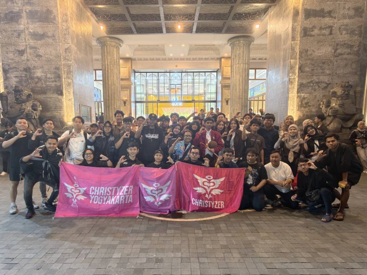 Christyzer's tweet photo. Matur nuwun Yogyakarta!❤️‍🔥❤️‍🔥

Terima kasih untuk teman teman yang sudah meramaikan theater sementara selama 3 hari di Yogyakarta🤩

Terima kasih juga untuk yang sudah jauh jauh datangg buat bertemuu @A_ChristyJKT48 hari ini,, senang sekali bisa bertemu dan seru seruan bareng kalian semuaa!!

Sampai bertemu kembali di Surabaya‼️
Buat yang langsung pulang juga, hati-hati di jalan dan semoga selamat sampai tujuan🤍