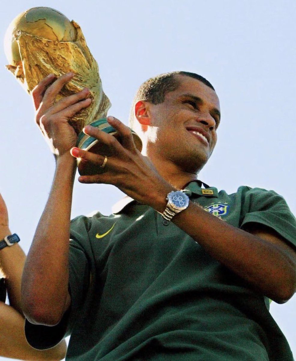futnostalgico's tweet photo. Rivaldo. 2002. 🤩🇧🇷

Grandes memórias 🥹 https://t.co/c9mExpmCrP