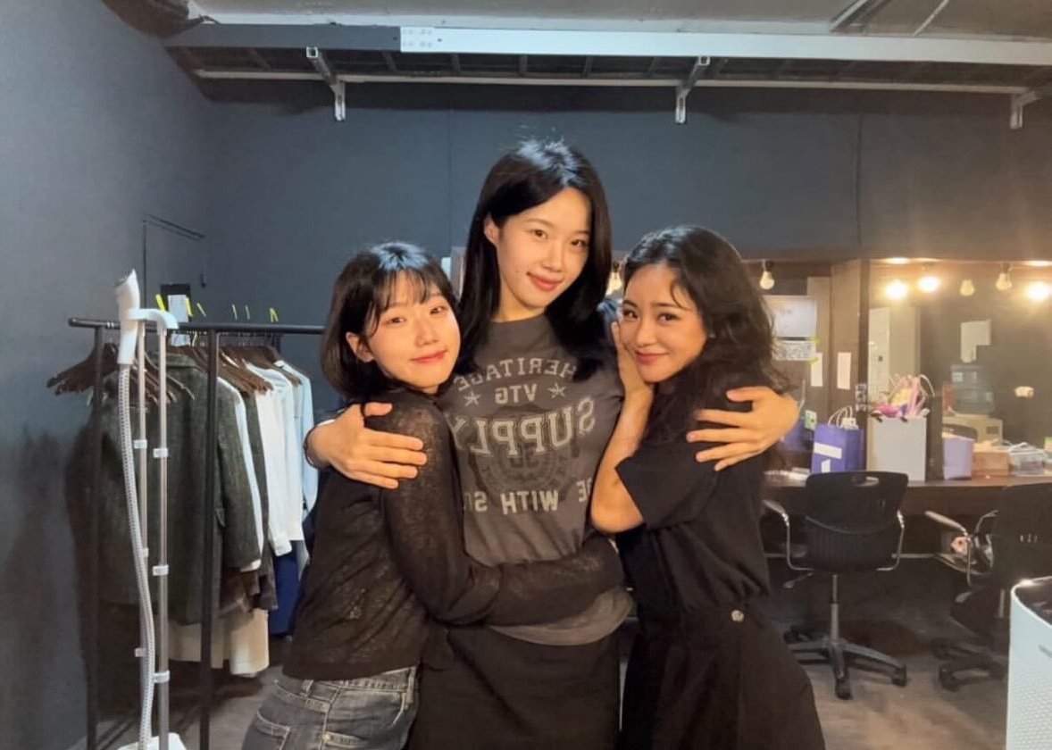 myam0_O's tweet photo. 민경단비가 이렇게 가깝다고?????????? https://t.co/vC9q8d4xJM
