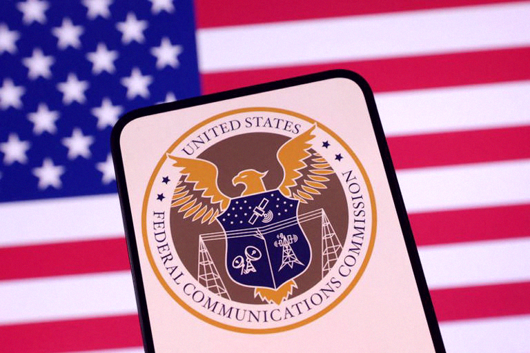 ChiaJazz's tweet photo. US is banning even more tech imports from China now 🇺🇸🇨🇳

The FCC just expanded its 2022 ban on certain Chinese-made telecom and surveillance gear. Huawei, ZTE, and others are affected. National security is the reason given.

Full story at the link 👇 https://t.co/DSM9AFbTyP