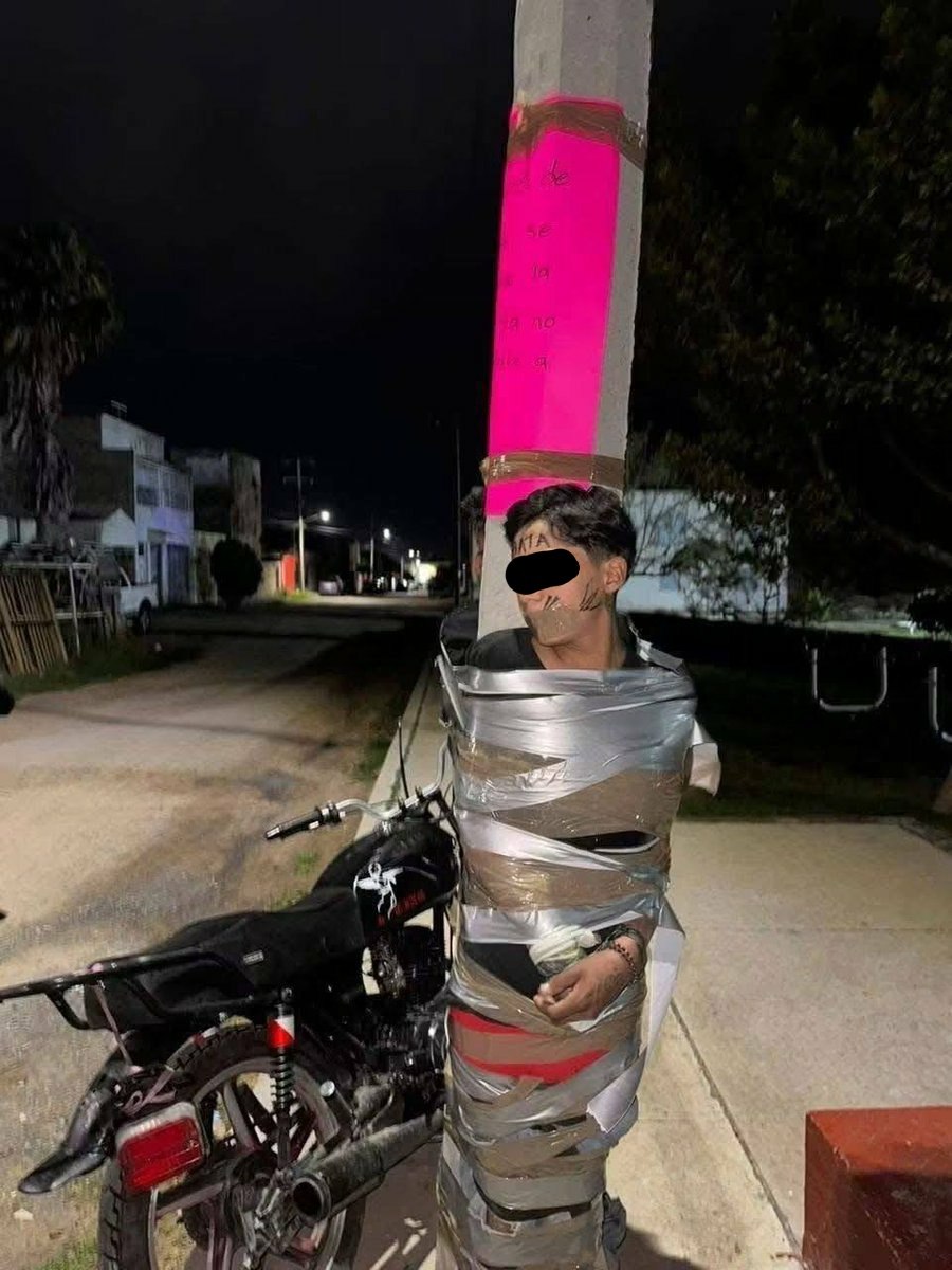 visegrad24's tweet photo. 🇲🇽 Mexico now has its own “Batman”: He hunts motorcycle thieves at night and duct-tapes them to poles

In Lagos de Moreno, Jalisco state, five men have already been found tied to lampposts. Some had their mouths taped, showed signs of beating, and stolen motorcycles were left next to them. Locals have dubbed the vigilante the “Mexican Batman.”

Police said that at this time the tied men are being treated as victims rather than criminals.