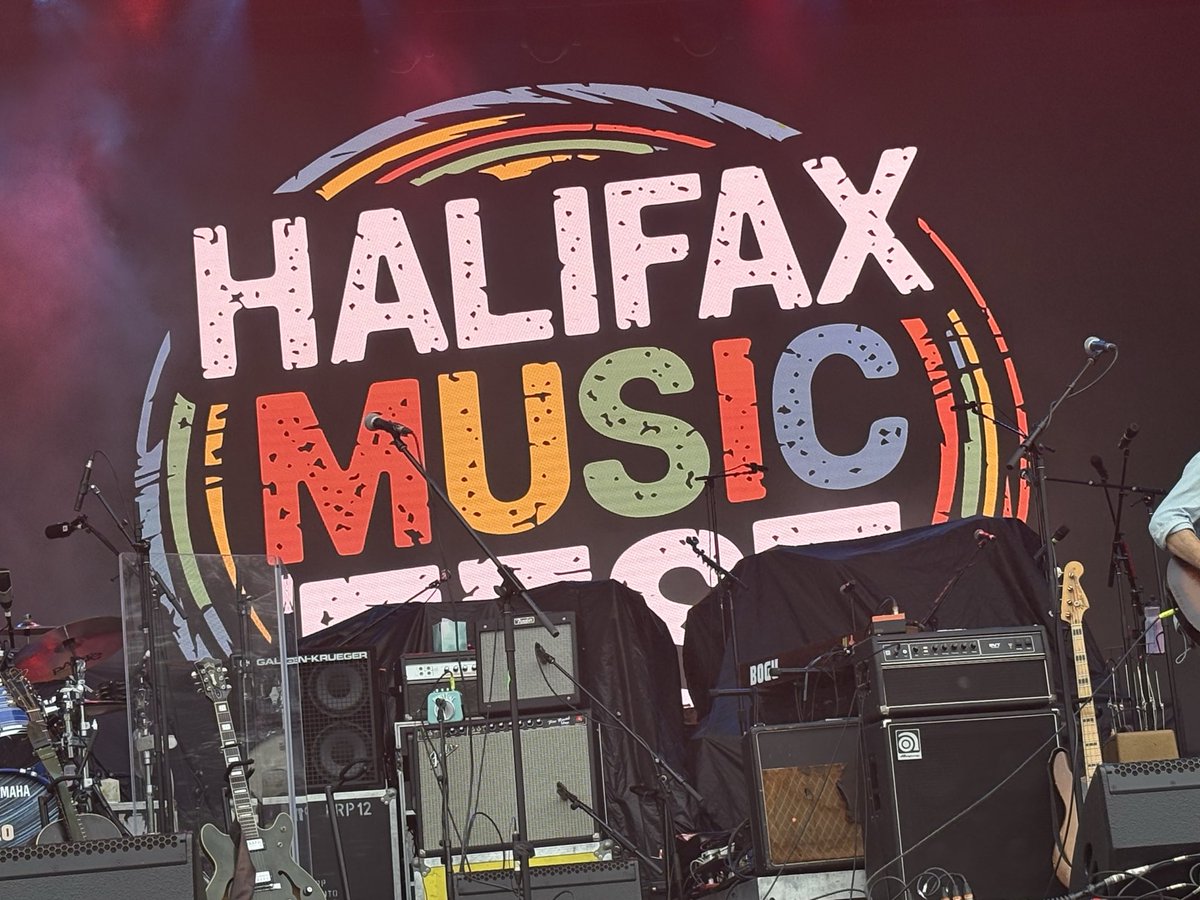 Dylan3218688518's tweet photo. Incredible music fest in Halifax @ShaboozeysJeans it was cool being on Jumbotron, even if at that moment someone was falling backwards onto me 🤣#musicfest #halifax https://t.co/loITmMeHuT