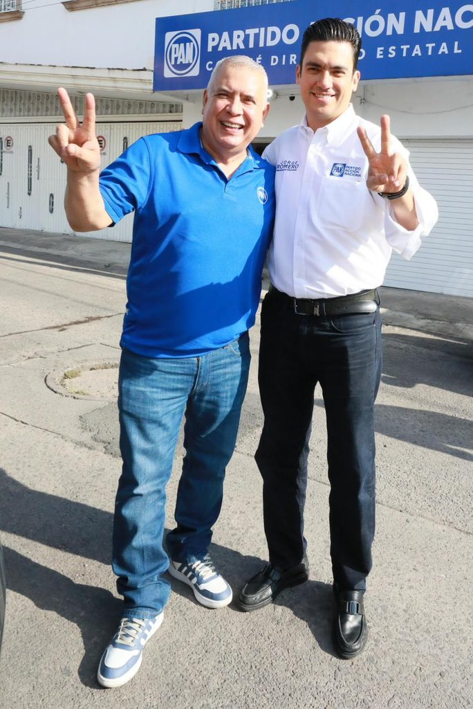 JorgeRoHe's tweet photo. ¡Feliz cumpleaños, @ramoncambero! 

Que este nuevo año de vida esté lleno de salud, alegría y grandes éxitos. Mi reconocimiento por tu compromiso y dedicación al frente del PAN en Nayarit. ¡Te deseo lo mejor hoy y siempre! 

¡Un fuerte abrazo! 🇲🇽 https://t.co/oMfZiOe8X5
