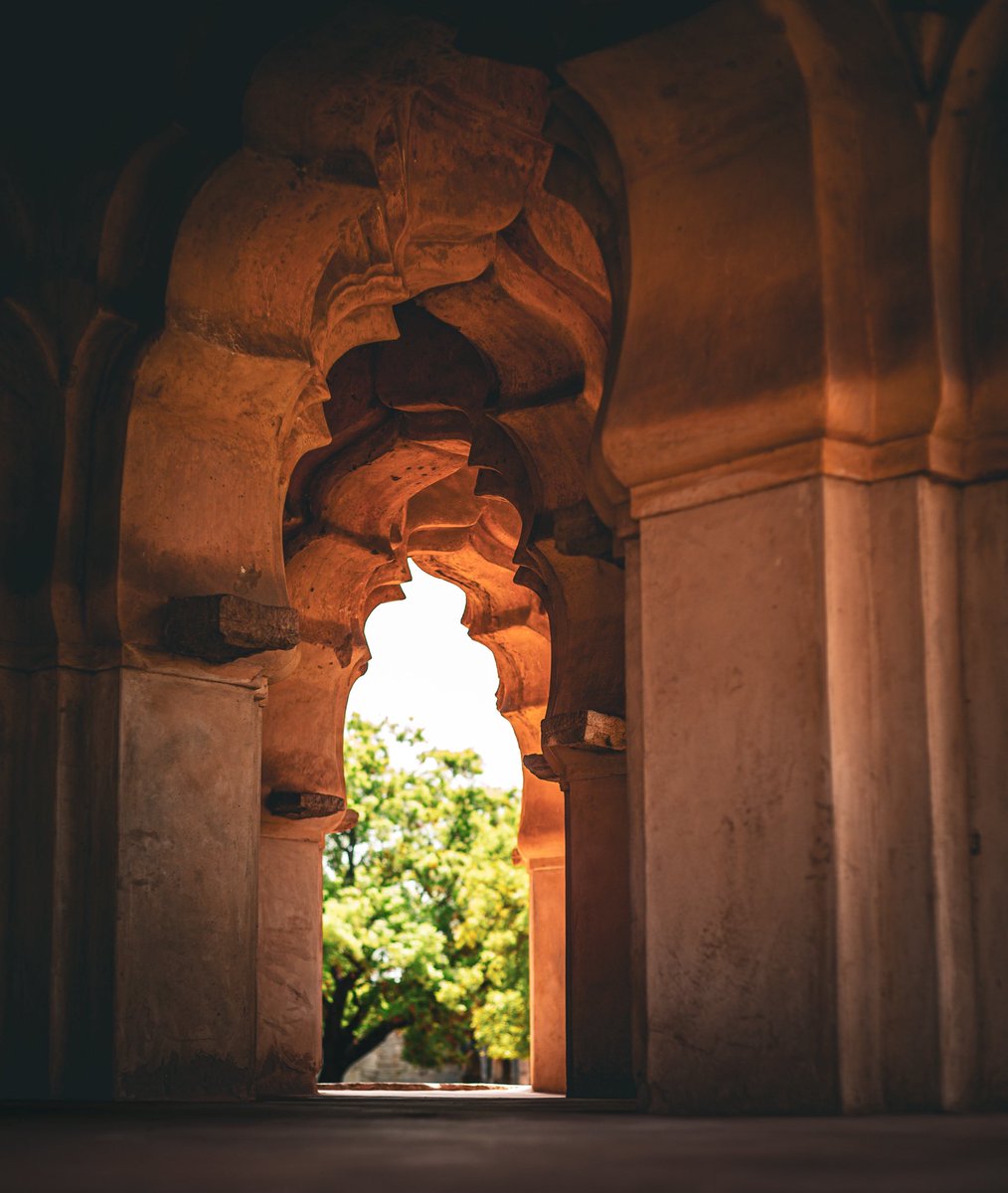 kriztoferbnw's tweet photo. Lotus mahal _ hampi
The Lotus Mahal, located in the Zenana Enclosure of Hampi (a UNESCO World Heritage site), is renowned for its stunning Indo-Islamic architecture.
#architecturephotography #Historic #pic #canon #hampi #TravelGoals https://t.co/z22OEzt3MI