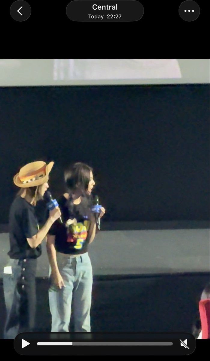 NTF_JL's tweet photo. I check the time SF activity end and it was around 10:20, and the time they finished greeting fans was around 11:20, they basically when around and talk / greet fans more about an hour

EMIBONNIEANY X TOY STORY5
#SFxEmiBonnieAny 
SF activity ends                   Near End Time https://t.co/GdPtWAx6jE