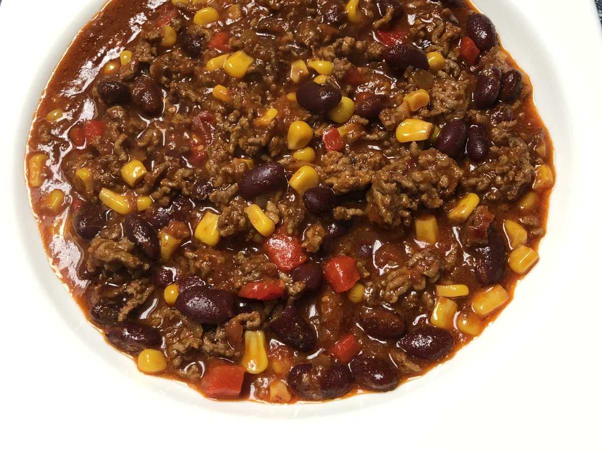 old_boy61's tweet photo. Es ist gerade Hochsommer und ich mampfe hier gerade schön extra scharfes Chili con Carne.

Ja, mir gehts psychisch gut. 🫪 https://t.co/0xkeQSmCbz