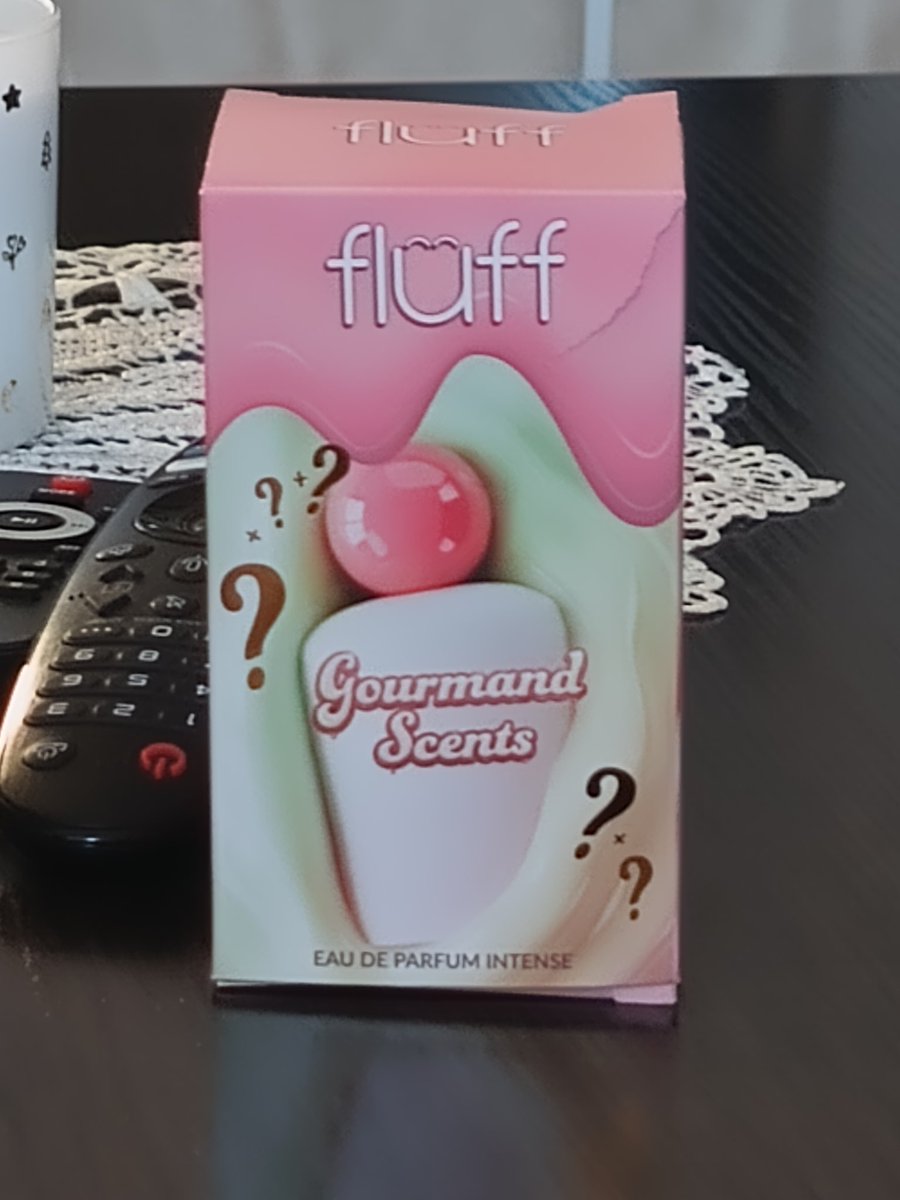 jebelovebot's tweet photo. kupiłam dzisiaj tego mystery boxa z fluffa!! mam jabłuszko i megaa mi się podoba https://t.co/R04KfW8CS4