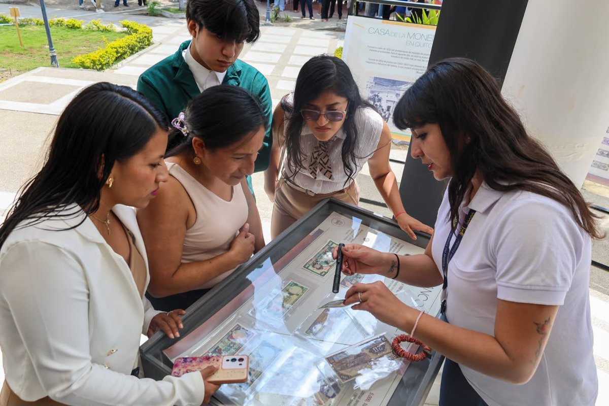 BancoCentral_Ec's tweet photo. Asimismo, pudieron descubrir los servicios de consulta bibliográfica que ofrece la Biblioteca Económica del BCE en Guayaquil. 📖

Con estas acciones, el #BCE promueve el conocimiento y acceso a sus servicios en beneficio de la ciudadanía. ✨ https://t.co/rhkNSAIN4F