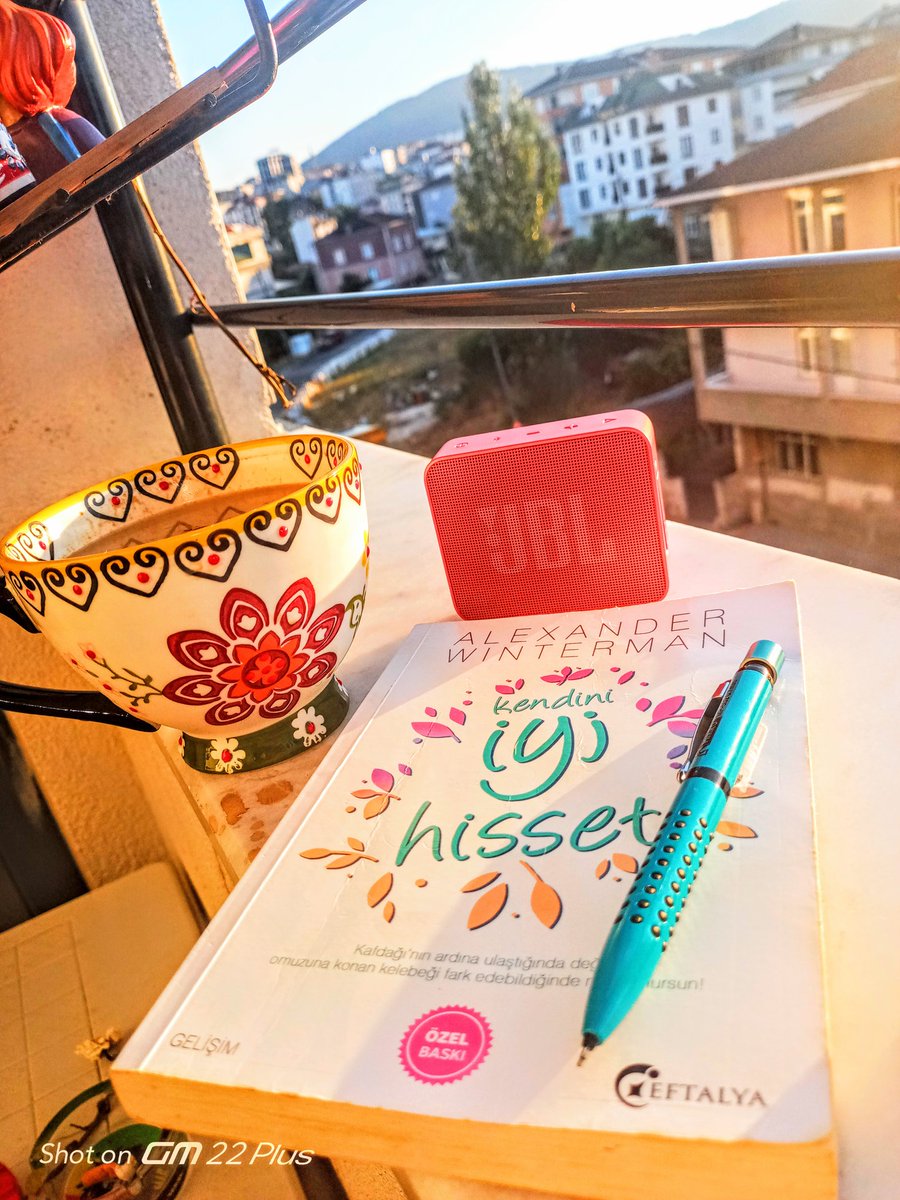 ElifSimsek4632's tweet photo. " En güzel kaçış planı: Kahveni demle, müziği aç ve sayfalarda kaybol. "

Balkon saati ... 🧿

Ruhun detoks zamanı 🌙

#iyiakşamlar #cumartesi #haftasonu #kitapkahvemüzik #balkonsaati #mutluhaftasonları https://t.co/i8Xem0j9zX