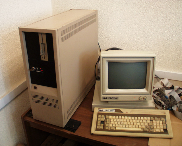 saraaa7447's tweet photo. Imagine tweeting from the experimenal 32-bit soviet RISC workstation from 1988 https://t.co/Eztrg5C5Y9