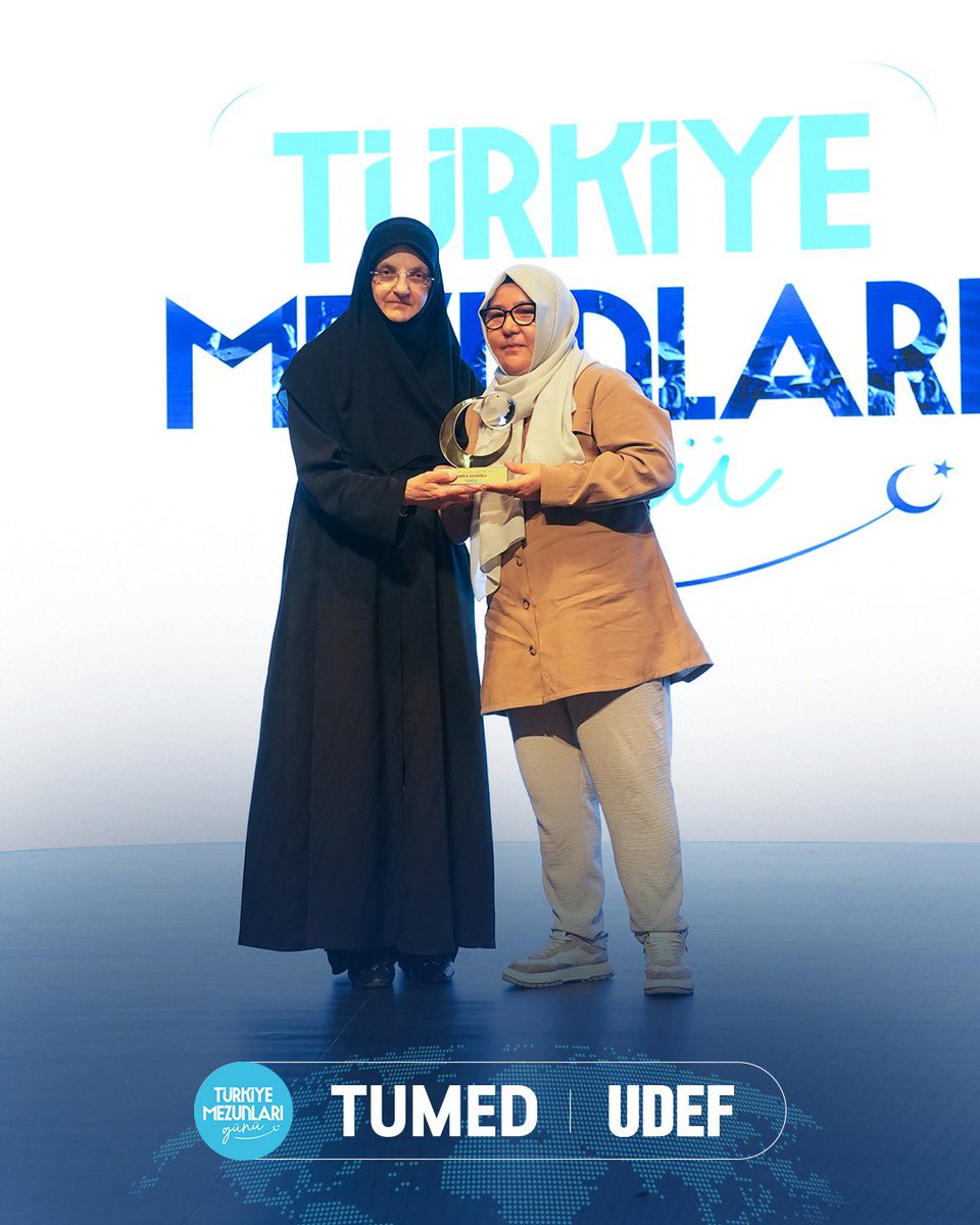 tumedorgtr's tweet photo. Türkiye Mezunlar Günü’nde farklı kategorilerde Türkiye Mezunlarına ödüller takdim ediliyor. https://t.co/tKAMs5w62k