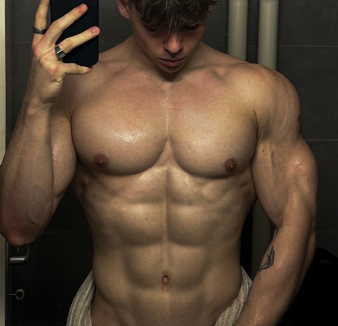 Malechritude's tweet photo. #SelfieSaturday

from @openwidesblog https://t.co/fgUBDLCQWj