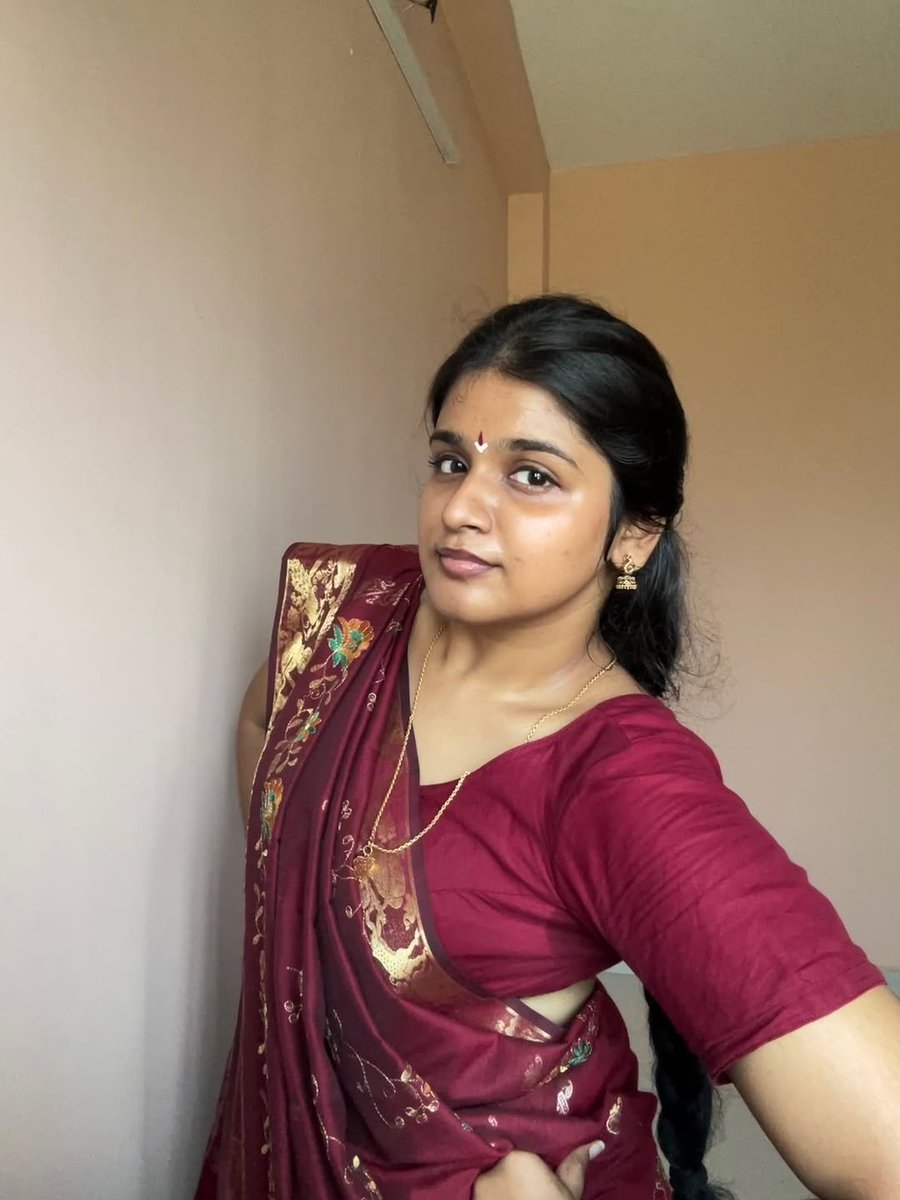 tamilamuthamof's tweet photo. தமிழ் மாமி ❤️❤️
#tamilmaami #maami https://t.co/X6Xx2dGpJz