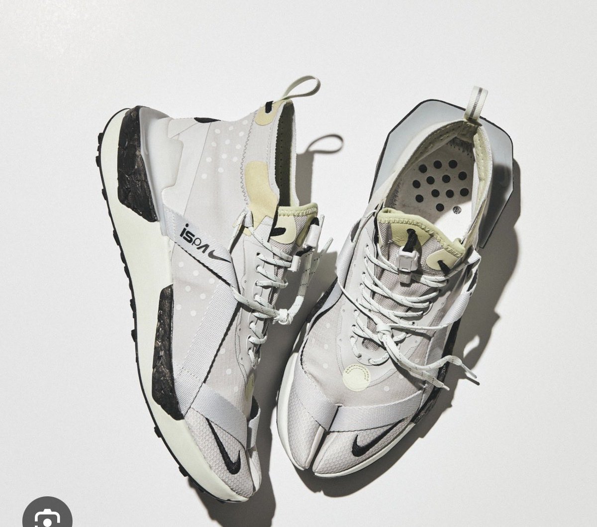 Top_Stayela's tweet photo. @SizweDhlomo I have this pair of Nike ISPA. When I bought them they came with a special pair of Sox https://t.co/N876m0vbjX