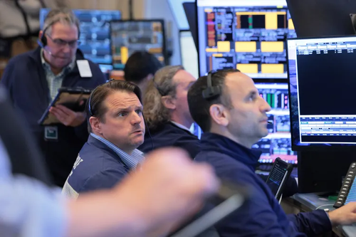 HoopFinancial's tweet photo. A recent sell-off in U.S. tech stocks is being viewed as a healthy correction after a strong rally. Changing expectations around Federal Reserve interest rate policy have contributed to market volatility. https://t.co/ZHO2fZo2aO https://t.co/ecHyP8lV1W