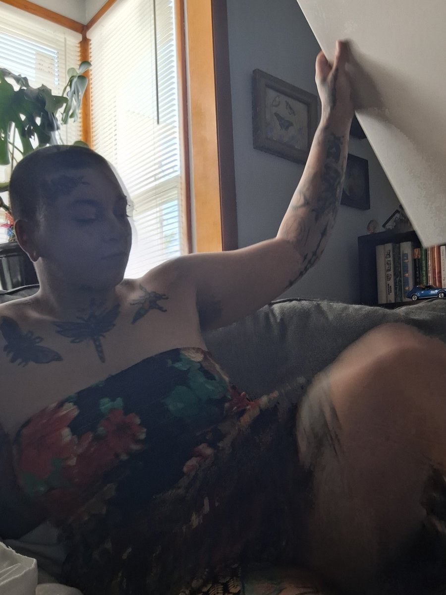 MizzyyC's tweet photo. Boutta squirt on this canvas hows your Saturday??😇 https://t.co/xymzmu2ebR