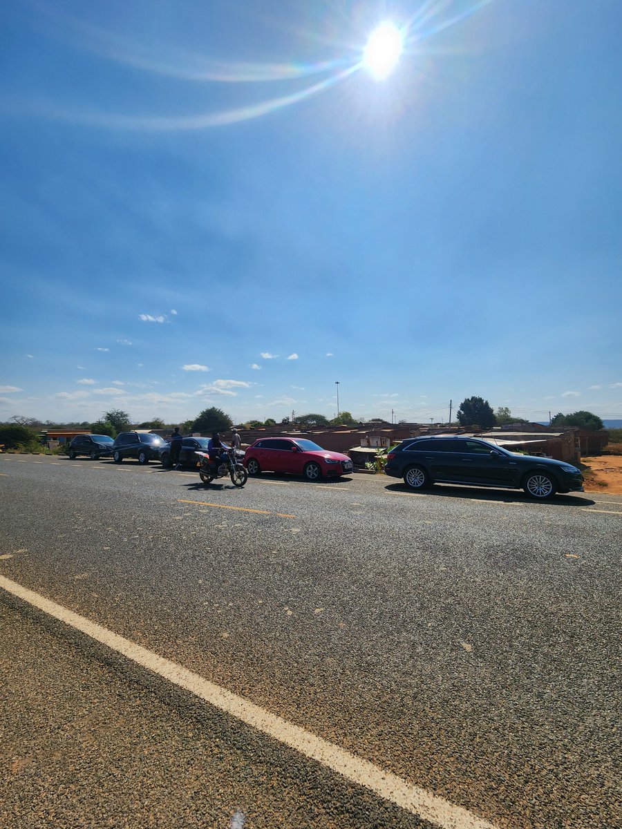 OnlyJush's tweet photo. Today's side quest... 500kms of goodness and exploring Kenya.

Nairobi - Mombasa Rd - Kibwezi - Kitui - Yatta - Thika- Nairobi https://t.co/mMbecIJSd9