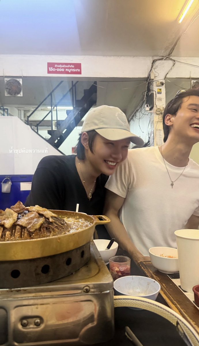 Vivianna130745's tweet photo. กินข้าวกับแฟนมันสุขเท่าไหร่กันเชียว https://t.co/Zy9fxgQniq