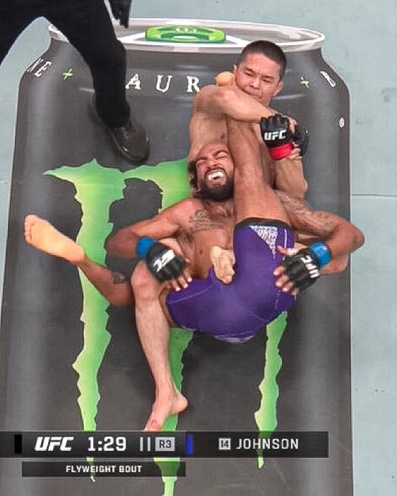 Home_of_Fight's tweet photo. 😳 ASU ALMABAYEV WITH A CRAZY SULOEV STRETCH SUBMISSION!! https://t.co/QqUcLCGDjx