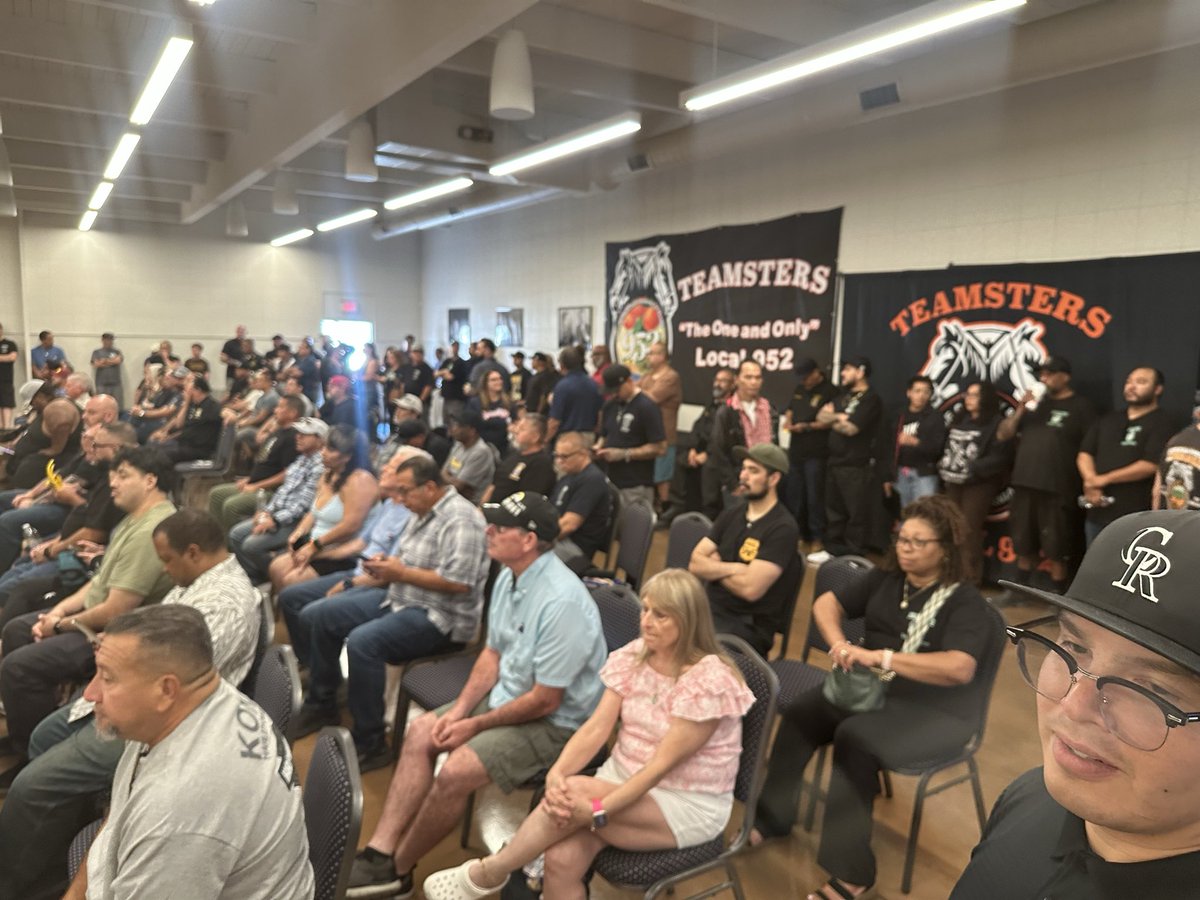 Scarlin2010's tweet photo. Beautiful day for a @952teamsters membership meeting…
Summer time ☀️edition.

@IBTJC42 @Teamsters https://t.co/SyRGGCzZO7