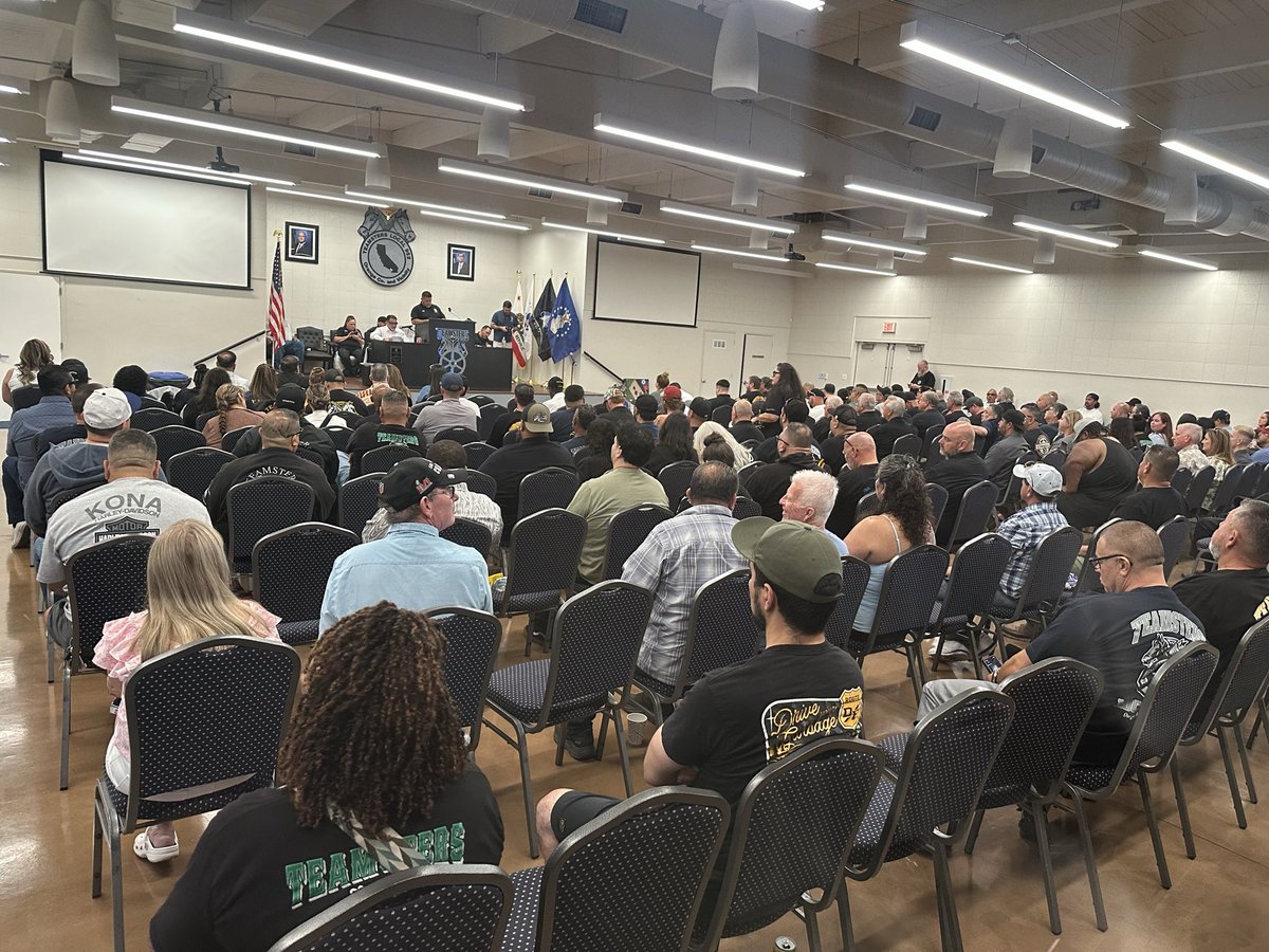 Scarlin2010's tweet photo. Beautiful day for a @952teamsters membership meeting…
Summer time ☀️edition.

@IBTJC42 @Teamsters https://t.co/SyRGGCzZO7