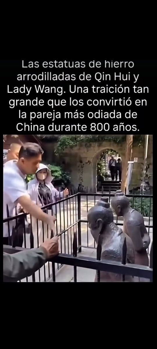 precenicco's tweet photo. En China la gente pasa y les pega !!!!!
Yo propongo que se haga con los Kirchner. El matrimonio o los cuatro. Arrodillados pidiendo perdón con tobillera y que la gente pueda pegarles. https://t.co/JZRyndkj5Y