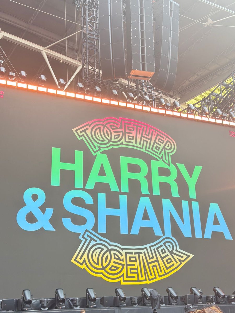 hstbrasil's tweet photo. Eles não sabem, mas eu sou Harry Styles Brasil! 💛

#TogetherTogetherLondon https://t.co/JyQM74WwN8