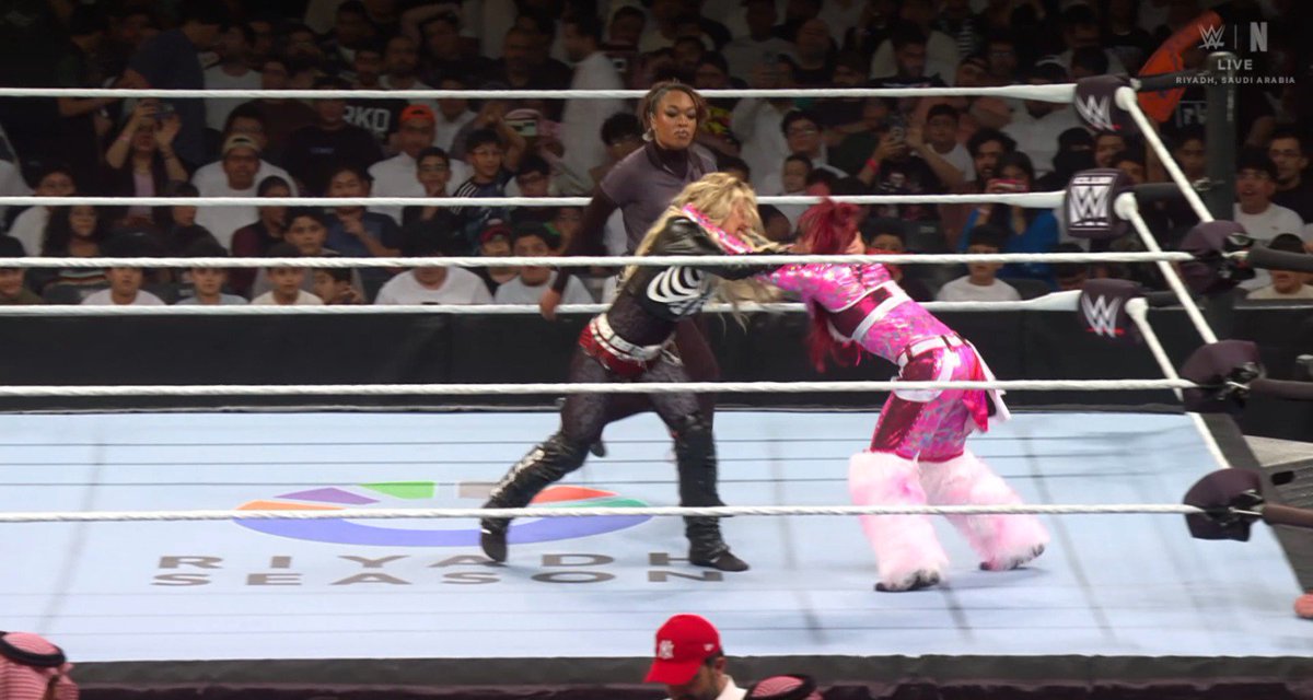 SKWrestling_'s tweet photo. And the Queen of the Ring final is underway!
#WWENOC https://t.co/Cvs3BFNZQ2