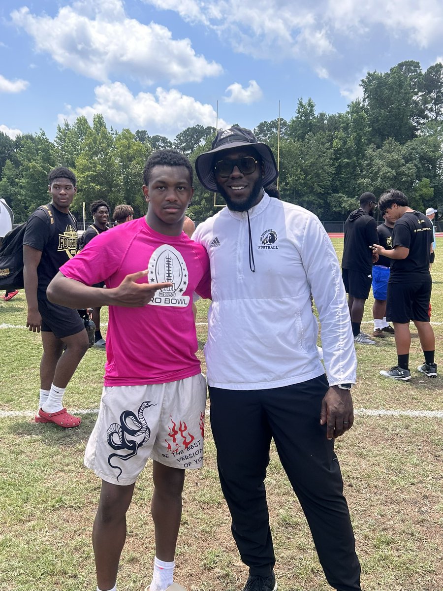 JeremiahB_33's tweet photo. I attended the @UNCP_Football football camp to showcase my talents and compete. I also enjoyed meeting and building relationships with the coaches! @CoachHallUNCP @CoachHarrisUNCP https://t.co/ULp9Fr3HDk