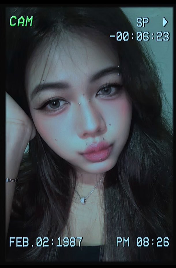 carnelleax's tweet photo. jangan ragu jangan bimbang, sama mika udh pasti di sayang 😜#EONITESD https://t.co/lITVdbQV7x