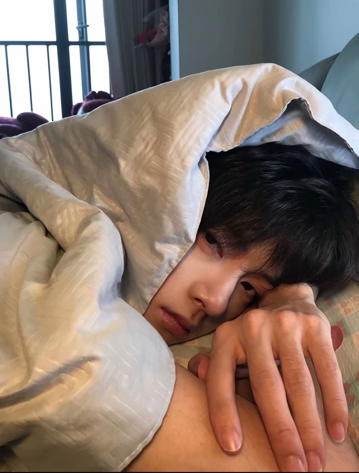 JunMin_J's tweet photo. Buenos días, tengo que ir por unas nuevas gafas porque alguien.. se robó las mías.
Si, hablo de ti Nay Nay. 🫵🏻 https://t.co/2ERxx4f6LD