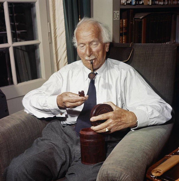 girisimcihisler's tweet photo. Carl Jung şöyle demişti:

“Ne kadar izole olursanız olun ve ne kadar yalnız hissederseniz hissedin, işinizi gerçekten ve vicdanlı bir şekilde yaparsanız, bilinmeyen müttefikler gelip sizi arayacaktır.” https://t.co/xAZW8JGS2W