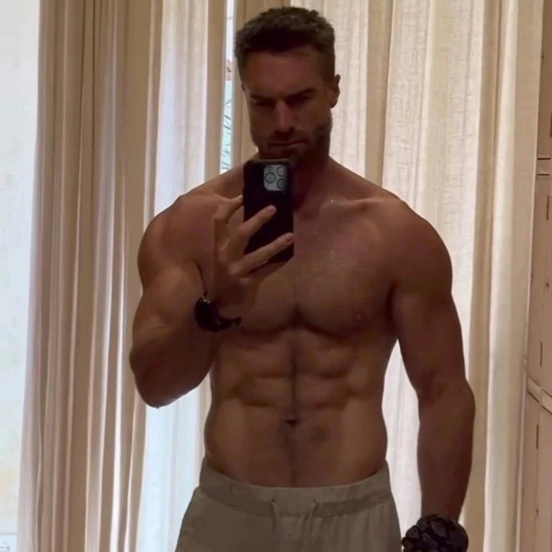 ZachRushing09q's tweet photo. Who is interested in me? https://t.co/QHH6Kp1ZIV