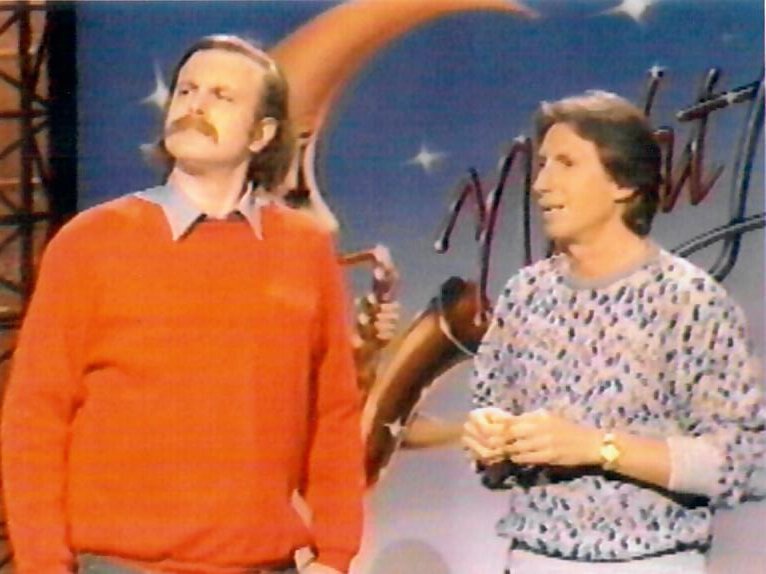 JJSwartzwelder's tweet photo. Here I am in 1987 starring in my own sketch on Nightlife With David Brenner: "The Man Who Will Try Anything Once" As I explained to David, this time I would try to eat my own head. But I would only try it once. I am glaring at the audience because some of them were laughing at me https://t.co/zCe48hRttr
